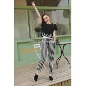 Gestreifte Hose und um den Hals Kurzarm T Shirt Anzug für Damen free Damen und Anzüge