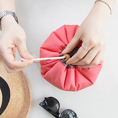 Hohe Qualität Tonnenförmige Reise Kosmetiktasche Nylon Kordelzug Elegante Trommel Waschen Taschen Makeup